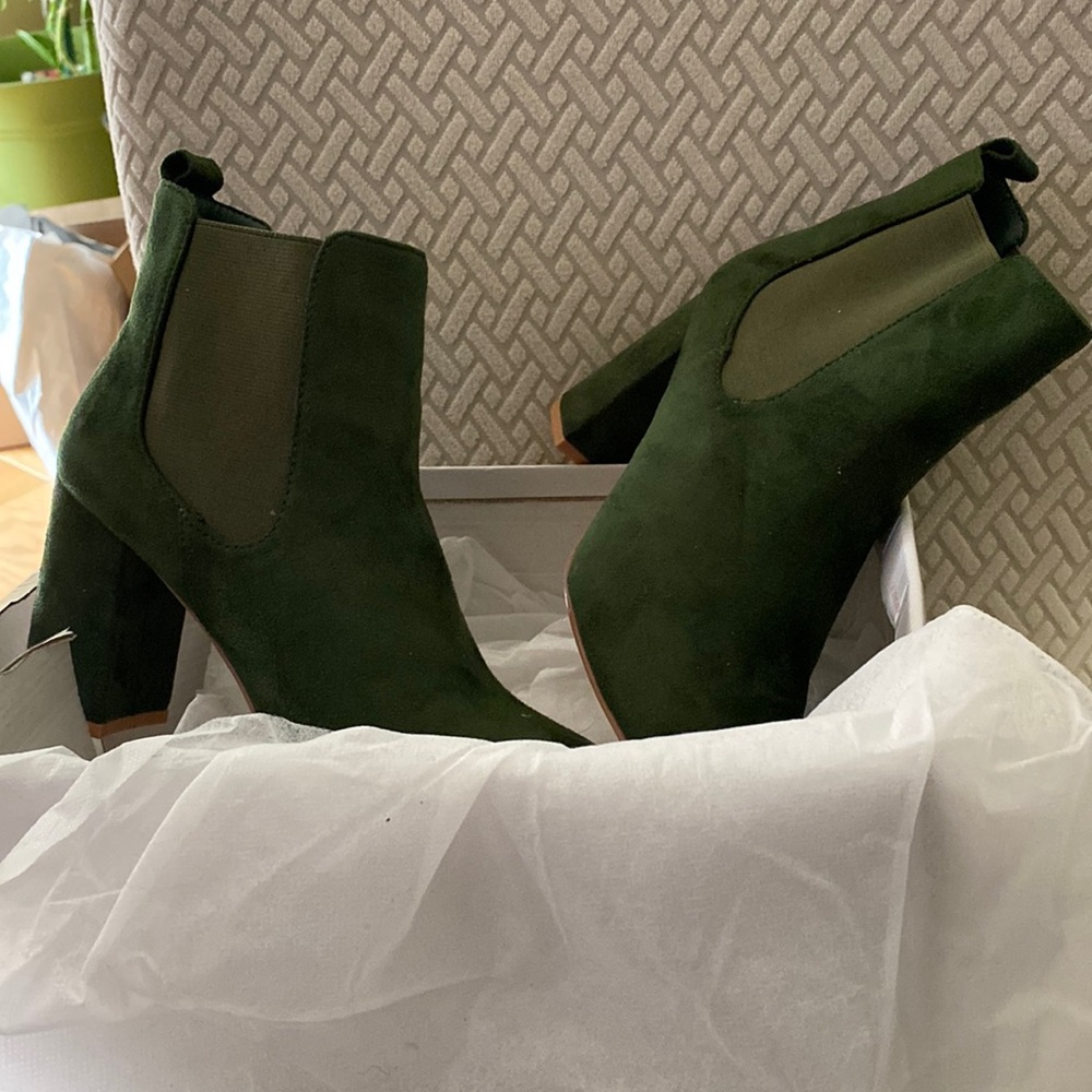 Suede like gorgeous army green ankle boots